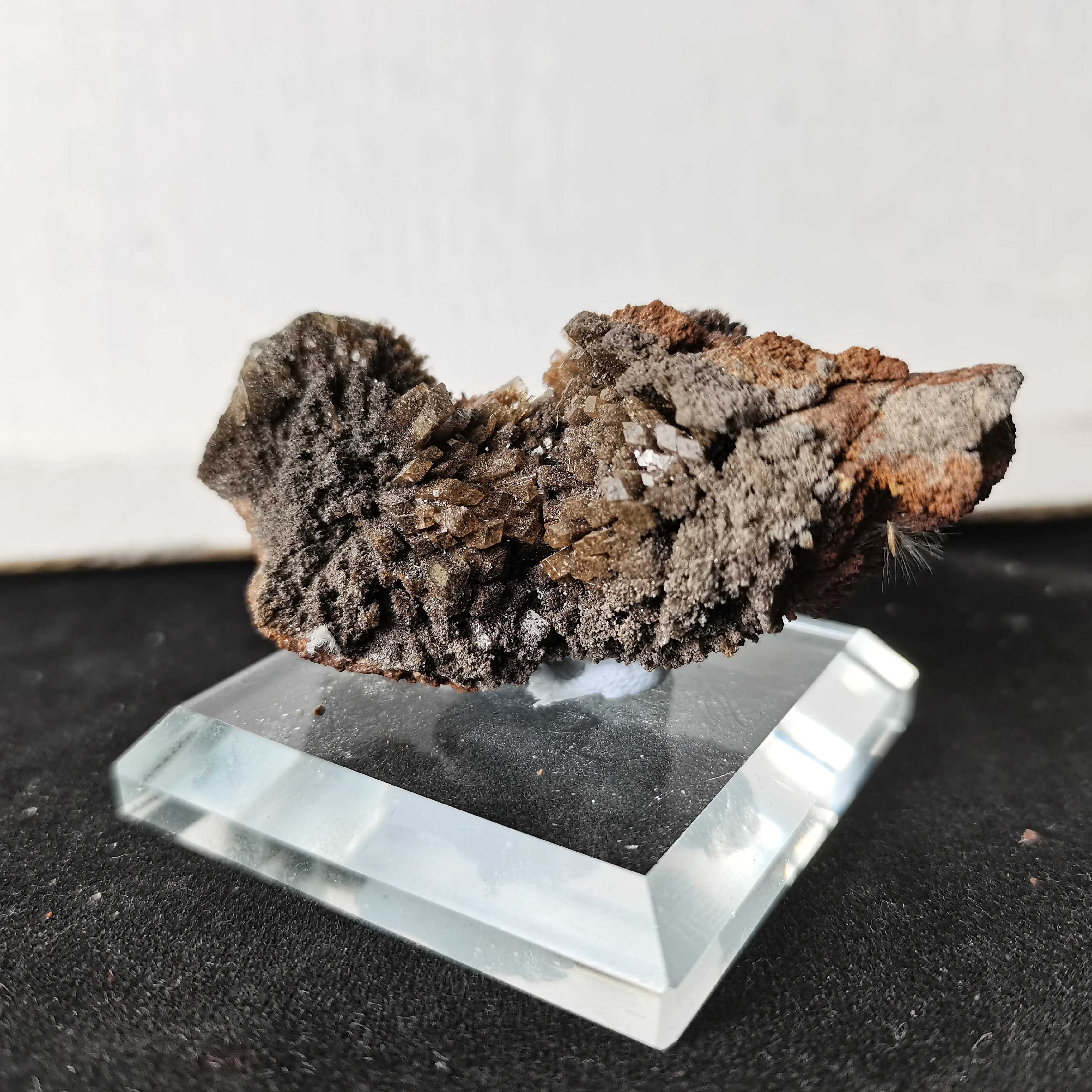 38.9gNatural, fluorinated aluminum gypsum, anhydrite, crystal, mineral crystal specimens 
38.9gNatural, fluorinated aluminum gypsum, anhydrite, crystal, mineral crystal specimens