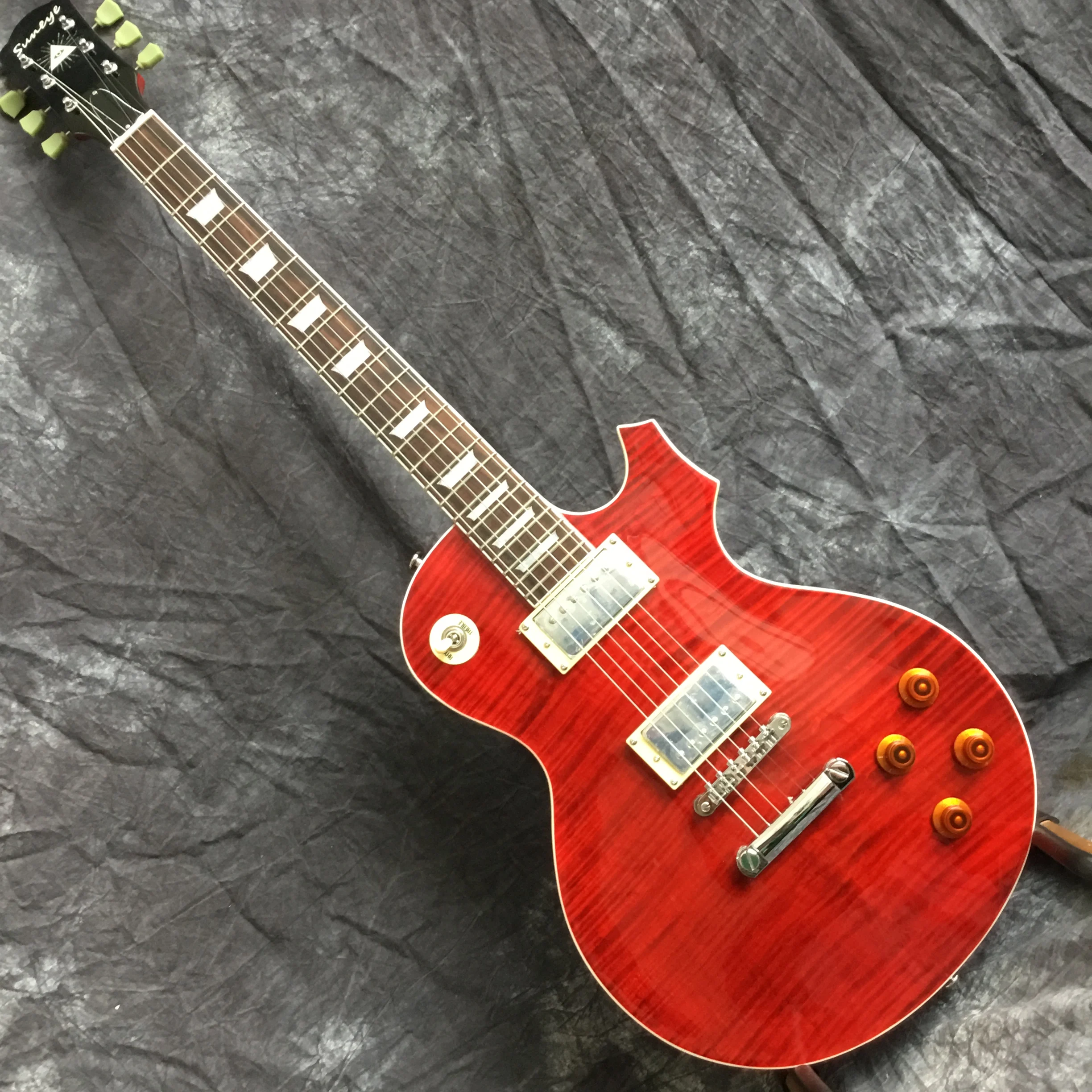 Wholesale Custom Shop Electric Guitar Red With Star in Guitar Pickguard China Freeshipping Factory
Wholesale Custom Shop Electric Guitar Red With Star in Guitar Pickguard China Freeshipping Factory