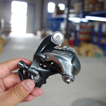 Shimano Tiagra RD 4700 10 Speed Road Bicycle 2x10 Speed Rear Derailleur GS Middle Cage
Shimano Tiagra RD 4700 10 Speed Road Bicycle 2x10 Speed Rear Derailleur GS Middle Cage