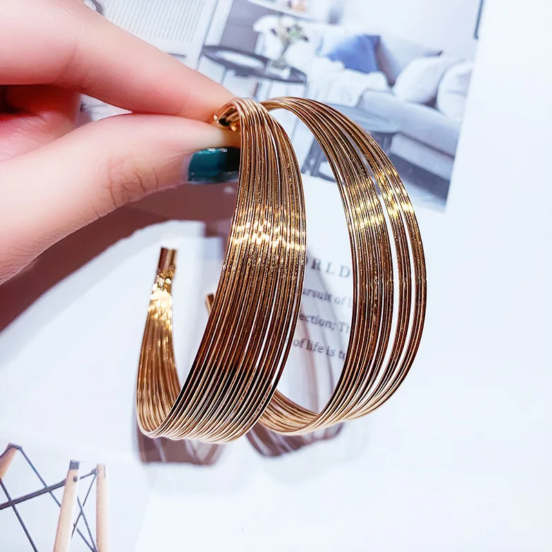LATS 2020 New Trendy European American Temperament Earrings for Women Circle Exaggerated Hoop Earrings High-end Fashion Jewelry
LATS 2020 New Trendy European American Temperament Earrings for Women Circle Exaggerated Hoop Earrings High-end Fashion Jewelry