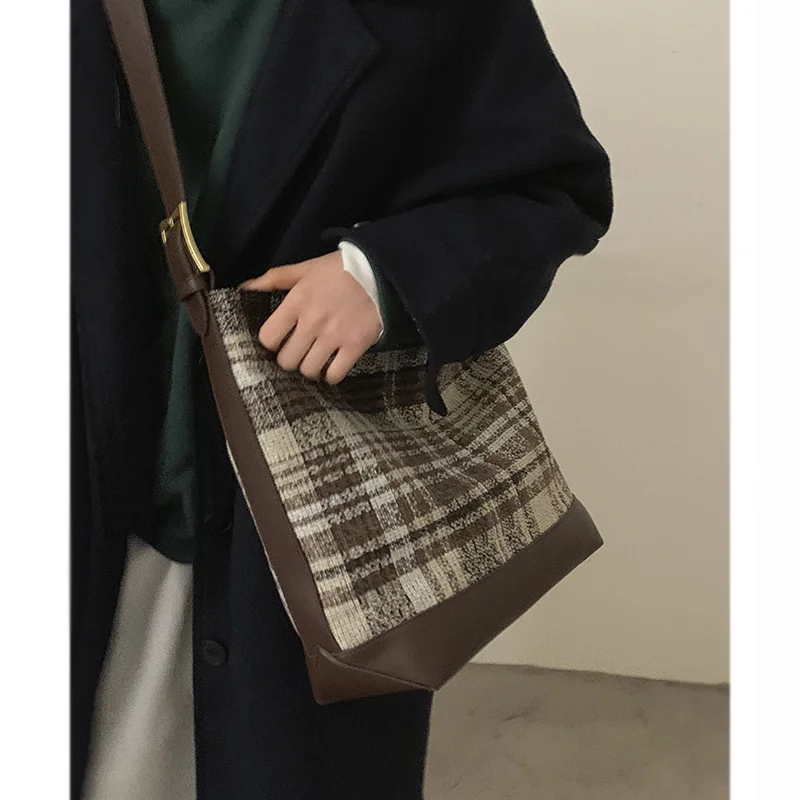 Lattice large bag female 2021 winter new fashion Korean bucket bag versatile ins large capacity messenger bag
Lattice large bag female 2021 winter new fashion Korean bucket bag versatile ins large capacity messenger bag