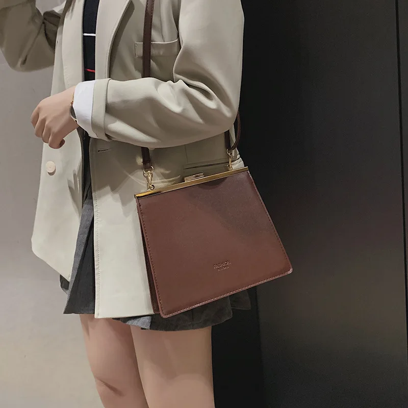 New Style 2019 Korean-style jia zi bao INS Versatile Lock Square Sling Bag Hong Kong Style Retro Shoulder WOMEN'S Bag Shoulder B
New Style 2019 Korean-style jia zi bao INS Versatile Lock Square Sling Bag Hong Kong Style Retro Shoulder WOMEN'S Bag Shoulder B