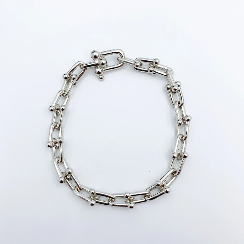 1: 1 Original Model S925 Sterling Silver Bracelet Fashion Silver Color U-shape Bracelet Ladies LOGO Jewelry Birthday Gift
1: 1 Original Model S925 Sterling Silver Bracelet Fashion Silver Color U-shape Bracelet Ladies LOGO Jewelry Birthday Gift