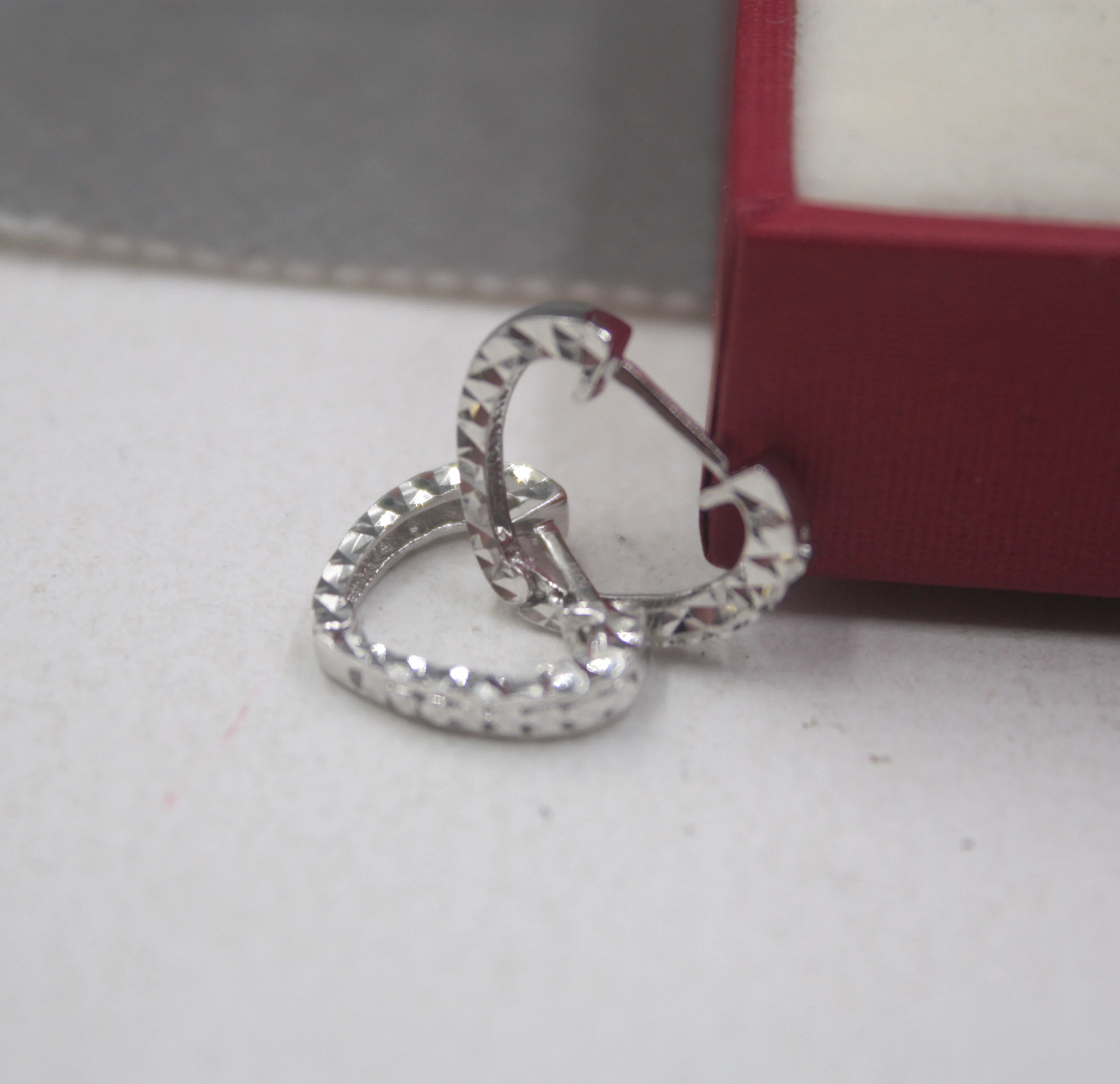 Fine Pure Platinum 950 Hoop Earrings Women Loving Heart Shaped For Girl Gift Earrings PT950 1.7-1.8g
Fine Pure Platinum 950 Hoop Earrings Women Loving Heart Shaped For Girl Gift Earrings PT950 1.7-1.8g