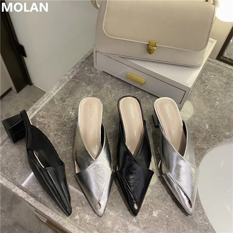 MOLAN Brand Designers 2020 Spring New Luxury Sexy Hallow V Mouth Pointd Shoes Square Heels Lady Pumps Loafers Mules Flip Flops 
MOLAN Brand Designers 2020 Spring New Luxury Sexy Hallow V Mouth Pointd Shoes Square Heels Lady Pumps Loafers Mules Flip Flops