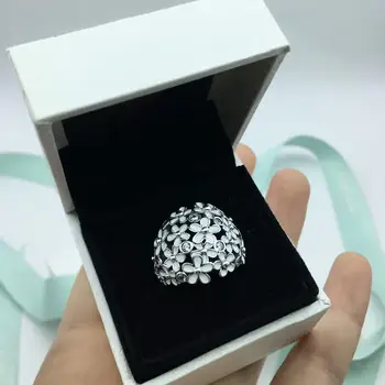 Fashionable Fresh Daisy Ring (with Jewelry Box) Hollow Elegant Delicate Jewelry Wedding Holiday Gift Recommendation
Fashionable Fresh Daisy Ring (with Jewelry Box) Hollow Elegant Delicate Jewelry Wedding Holiday Gift Recommendation