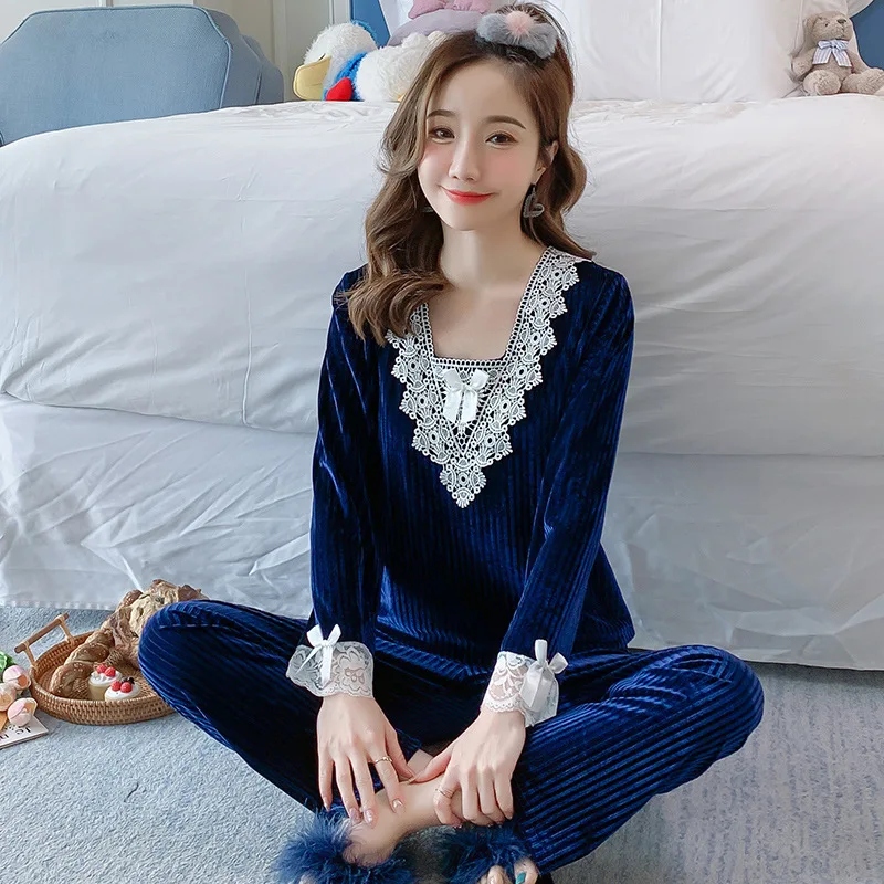 Plush pajamas women's autumn and winter long pajamas sexy winter lace casual warm solid color can be worn out of home clothes
Plush pajamas women's autumn and winter long pajamas sexy winter lace casual warm solid color can be worn out of home clothes