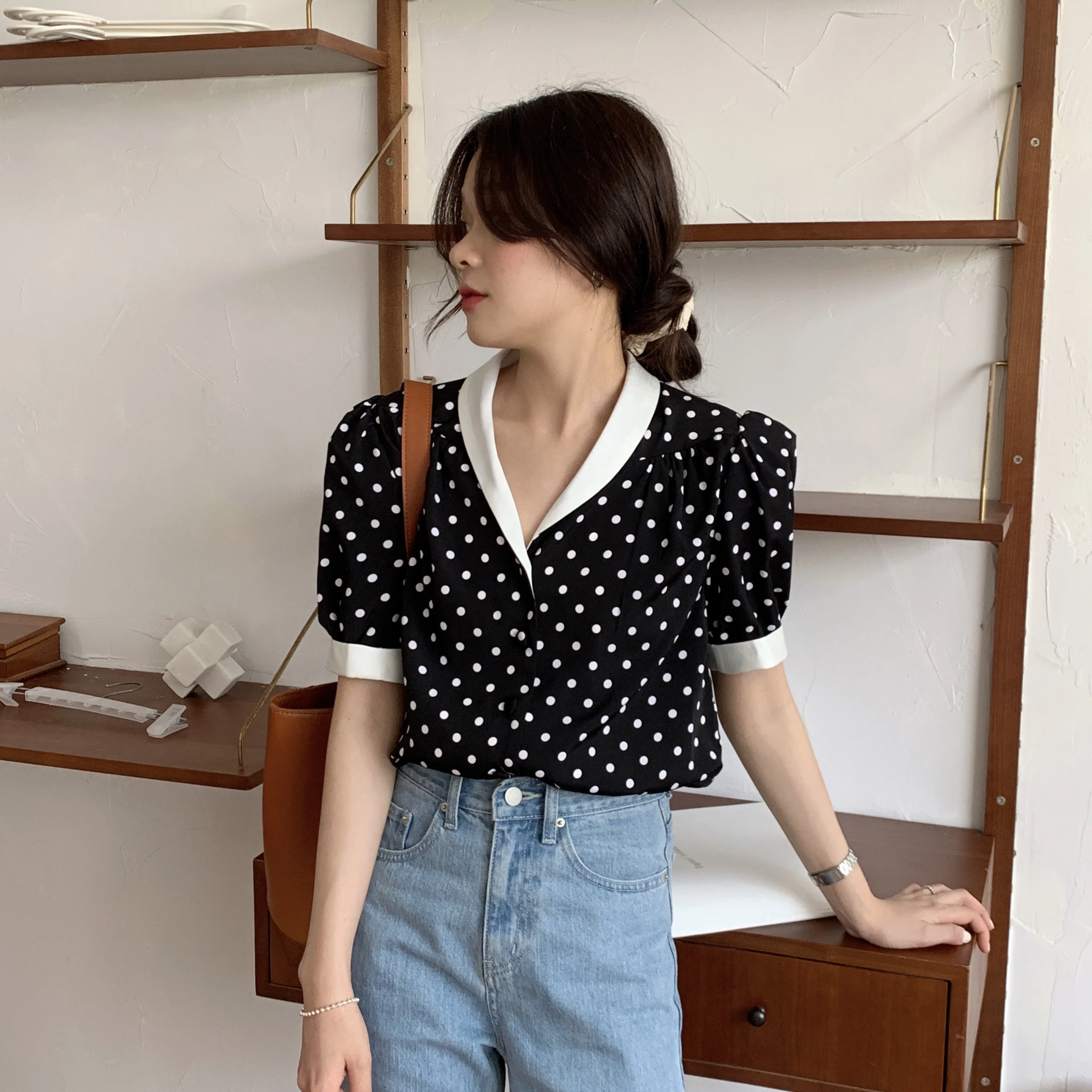 Summer Women Blouse Polka- Dot Vintage V-neck Korean Style Chic Ulzzang Loose Ladies Tops Office Blusas Mujer De Moda 2020 
Summer Women Blouse Polka- Dot Vintage V-neck Korean Style Chic Ulzzang Loose Ladies Tops Office Blusas Mujer De Moda 2020