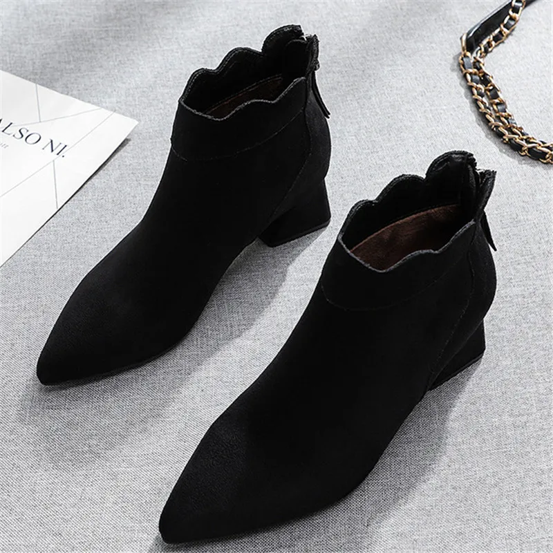 Women's Boots Short Ankle Rubber Sole Solid Black Flock Wave Pattern Square Med Heels Pointed Toe Winter Snow Booties Plus Size
Women's Boots Short Ankle Rubber Sole Solid Black Flock Wave Pattern Square Med Heels Pointed Toe Winter Snow Booties Plus Size