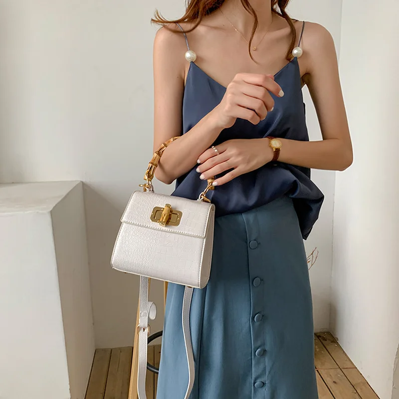 Fashion Bamboo Handle Aliigator Women Handbags Designer Crocodile Shoulder Bags Luxury Pu Crossbody Bag Female Summer Purse 2019
Fashion Bamboo Handle Aliigator Women Handbags Designer Crocodile Shoulder Bags Luxury Pu Crossbody Bag Female Summer Purse 2019