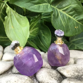 Purple Symmetric Ellipse Perfume Bottle Necklace White Lid Essential Oil Diffuser Double Buckle Necklace Give Drop Bottle。 
Purple Symmetric Ellipse Perfume Bottle Necklace White Lid Essential Oil Diffuser Double Buckle Necklace Give Drop Bottle。