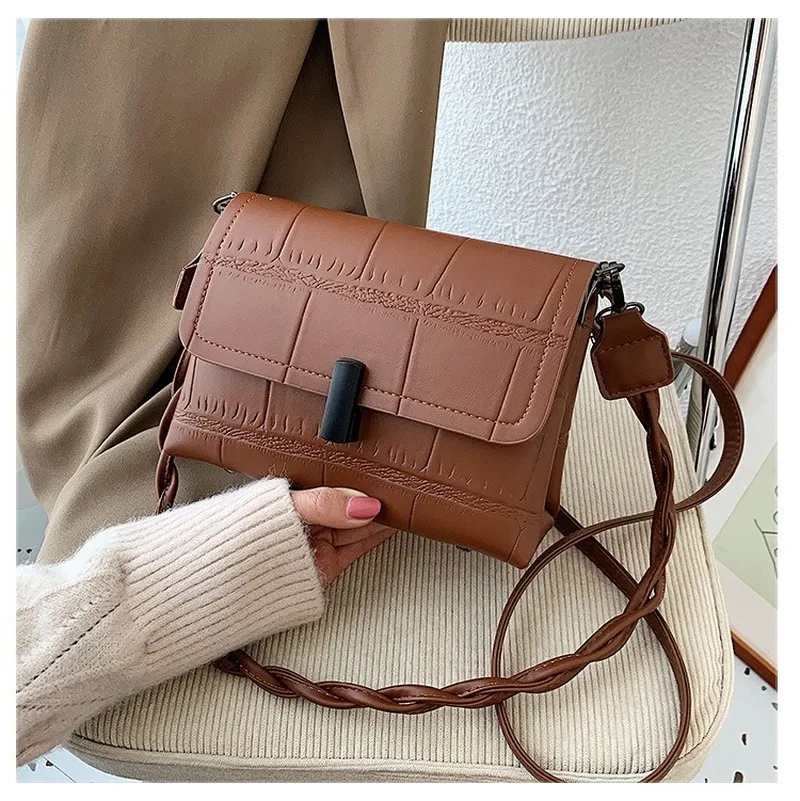 Fashion Stone Pattern Retro Ladies Small Bag 2020 New Trend Korean Version of The Wild One-shoulder Messenger Small Square Bag
Fashion Stone Pattern Retro Ladies Small Bag 2020 New Trend Korean Version of The Wild One-shoulder Messenger Small Square Bag