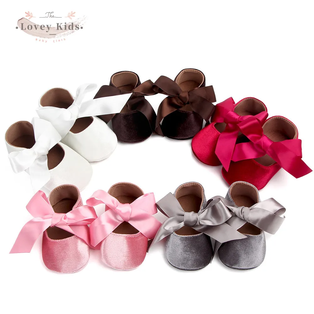 2020 First Walkers Toddler Baby Girl Shoes Kids Girls Flats Shoes Wedding Bling Princess Party Ribbon Bandage Shoes Bow Solid
2020 First Walkers Toddler Baby Girl Shoes Kids Girls Flats Shoes Wedding Bling Princess Party Ribbon Bandage Shoes Bow Solid