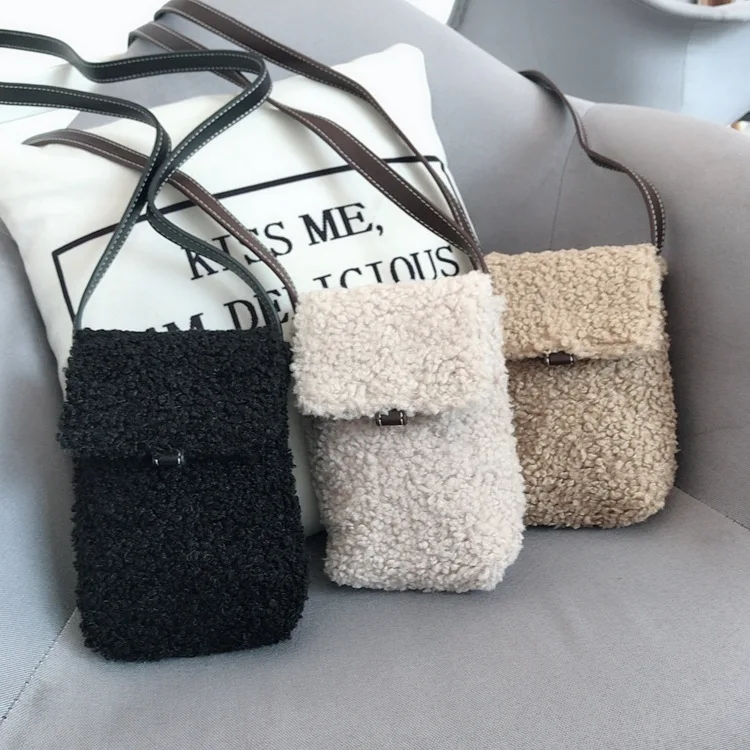 Winter New Style INS Super Fire Lambs Wool Bag Women's Korean-style Versatile Shoulder Fashion Plush Mobile Phone Bag
Winter New Style INS Super Fire Lambs Wool Bag Women's Korean-style Versatile Shoulder Fashion Plush Mobile Phone Bag