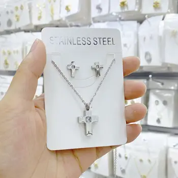 Simple Fashion Cross Chain Necklace For Women Men Luxury Ladies Gold Jewelry Pendant Necklaces Crucifix Christian Ornament Gifts 
Simple Fashion Cross Chain Necklace For Women Men Luxury Ladies Gold Jewelry Pendant Necklaces Crucifix Christian Ornament Gifts