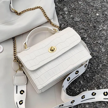 New Wide Shoulder Strap Women's Bag 2020 Popular New Korean-Style All-match Single Shoulder Sling Fashion Chain Square Sling Bag
New Wide Shoulder Strap Women's Bag 2020 Popular New Korean-Style All-match Single Shoulder Sling Fashion Chain Square Sling Bag