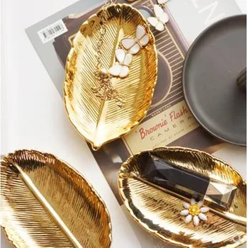 NORDIC STYLE GOLDEN LEAF CERAMIC DISH, HOME OFFICE TABLE TOP DECORATION, BEAUTIFUL WEDDING CHRISTMAS DECORATION GIFT
NORDIC STYLE GOLDEN LEAF CERAMIC DISH, HOME OFFICE TABLE TOP DECORATION, BEAUTIFUL WEDDING CHRISTMAS DECORATION GIFT