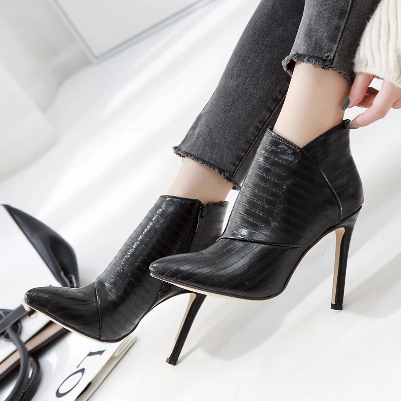Short Ankle Boots for Women Pointed Toe Stiletto High Heels Boots Roman Style Martin Boots Side Zipper Party Winter Black Boots
Short Ankle Boots for Women Pointed Toe Stiletto High Heels Boots Roman Style Martin Boots Side Zipper Party Winter Black Boots