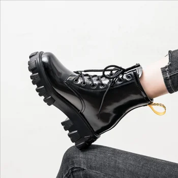 Winter Ladies Black Warm Martin Boots 2019 New Genuine Leather Lace Round Toe Plush Boots Fashion Thick Bottom Casual Snow Boots 
Winter Ladies Black Warm Martin Boots 2019 New Genuine Leather Lace Round Toe Plush Boots Fashion Thick Bottom Casual Snow Boots