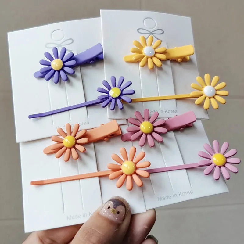 Korean Yafeng hair ornament net Red Daisy with Japanese and Korean girl's word clip Banghai clip Korean hairpin headdress
Korean Yafeng hair ornament net Red Daisy with Japanese and Korean girl's word clip Banghai clip Korean hairpin headdress