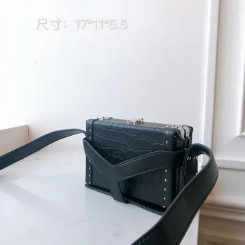 Spring/Summer 2020 New Korean Version of Stone Embossed Retro Leather Rivet Lock Box Bag Slanting Small Square Bag
Spring/Summer 2020 New Korean Version of Stone Embossed Retro Leather Rivet Lock Box Bag Slanting Small Square Bag