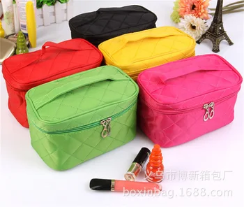 Thick Embroidered Pattern Rhombus Large-Volume Nylon Tape Mirror Washed Storage Cosmetic Bag Large Size
Thick Embroidered Pattern Rhombus Large-Volume Nylon Tape Mirror Washed Storage Cosmetic Bag Large Size