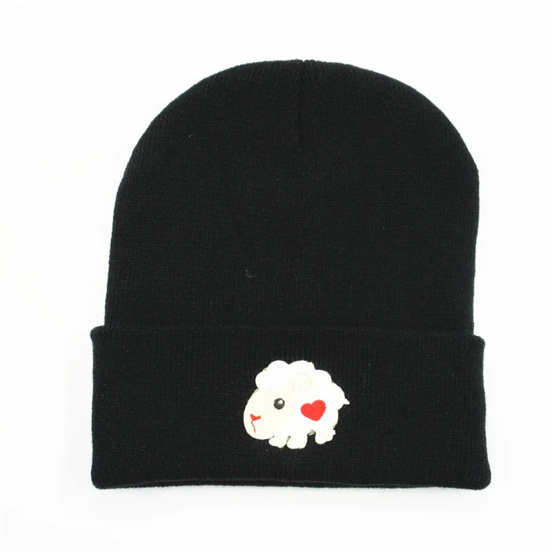 Фото Плотная вязаная шапка с мультяшной овечкой и вышивкой зимняя теплая шапочки