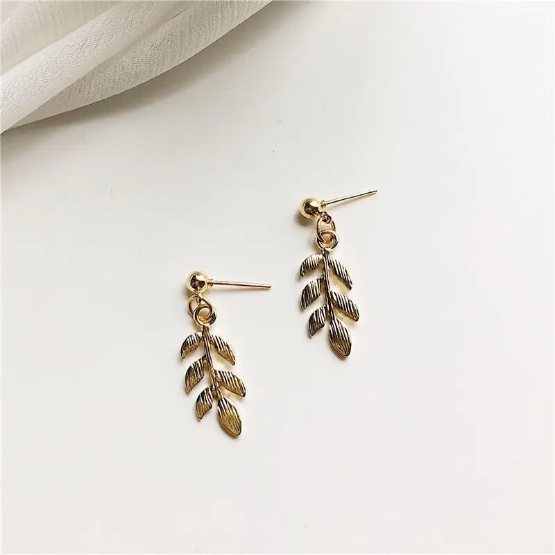SNCSDK 2020 Korean Temperament Simple Women's Stud Earring Girl Heart Small And Minimalist Small Leaf Metal Ear Clip Accessories
SNCSDK 2020 Korean Temperament Simple Women's Stud Earring Girl Heart Small And Minimalist Small Leaf Metal Ear Clip Accessories