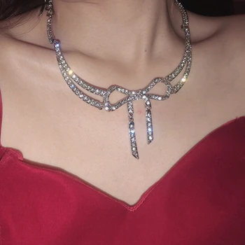 HUANZHI 2020 New Elegant Shiny Choker Crystal Rhinestone Bow Short Chain Clavicle Double Layer Necklace for Women Party Jewelry
HUANZHI 2020 New Elegant Shiny Choker Crystal Rhinestone Bow Short Chain Clavicle Double Layer Necklace for Women Party Jewelry