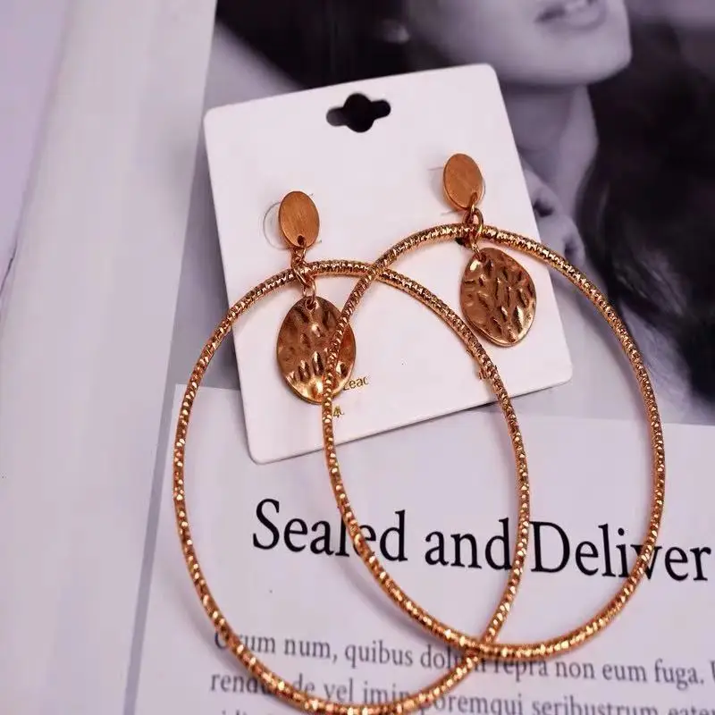 2020 new style style of Japan and South Korea temperament long simple personality qiu dong exaggerated large earrings accessorie
2020 new style style of Japan and South Korea temperament long simple personality qiu dong exaggerated large earrings accessorie