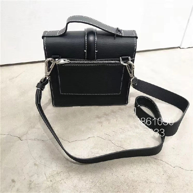 XX 2020 New Hip Hop High Quality Metal Button Backpack Functional Tactical ALYX Bag Leather Crossbody ALYX Bag Men Women
XX 2020 New Hip Hop High Quality Metal Button Backpack Functional Tactical ALYX Bag Leather Crossbody ALYX Bag Men Women