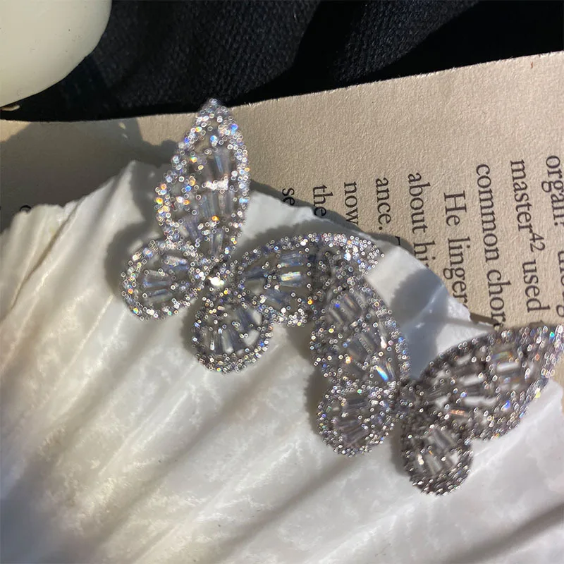 2020 Korea Hot Sale Fashion Jewelry Exquisite Copper Inlay Zircon Butterfly Earrings Elegant Women's Daily Wild Earring
2020 Korea Hot Sale Fashion Jewelry Exquisite Copper Inlay Zircon Butterfly Earrings Elegant Women's Daily Wild Earring