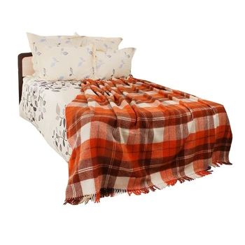 Plaid Elf 140x200 cm, white / orange / ter rap. 2, 70% New Zealand wool, 30% polyethylene 1677601
Plaid Elf 140x200 cm, white / orange / ter rap. 2, 70% New Zealand wool, 30% polyethylene 1677601