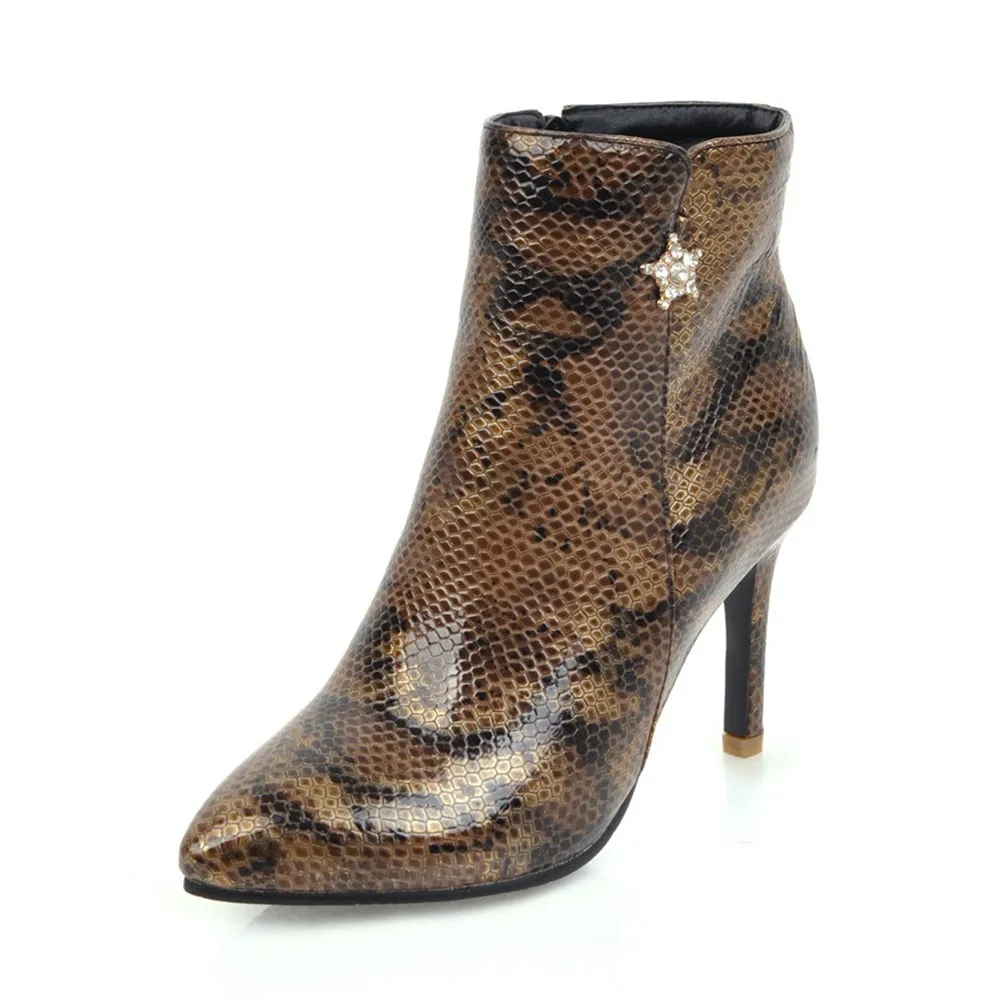Women's Snake Printing Pointed Toe Ankle Booties High Heel Zipper Glitter Rhinestone Short Boots Short Plush Lined Fur Lining
Women's Snake Printing Pointed Toe Ankle Booties High Heel Zipper Glitter Rhinestone Short Boots Short Plush Lined Fur Lining