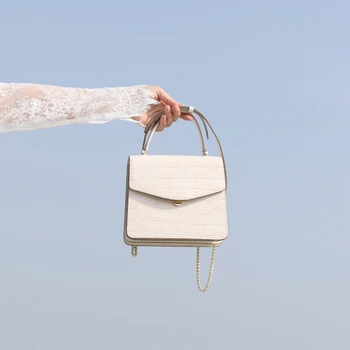 Stone pattern leather chain small square bag women's autumn 2019 new style hand bag shoulder messenger bag 
Stone pattern leather chain small square bag women's autumn 2019 new style hand bag shoulder messenger bag