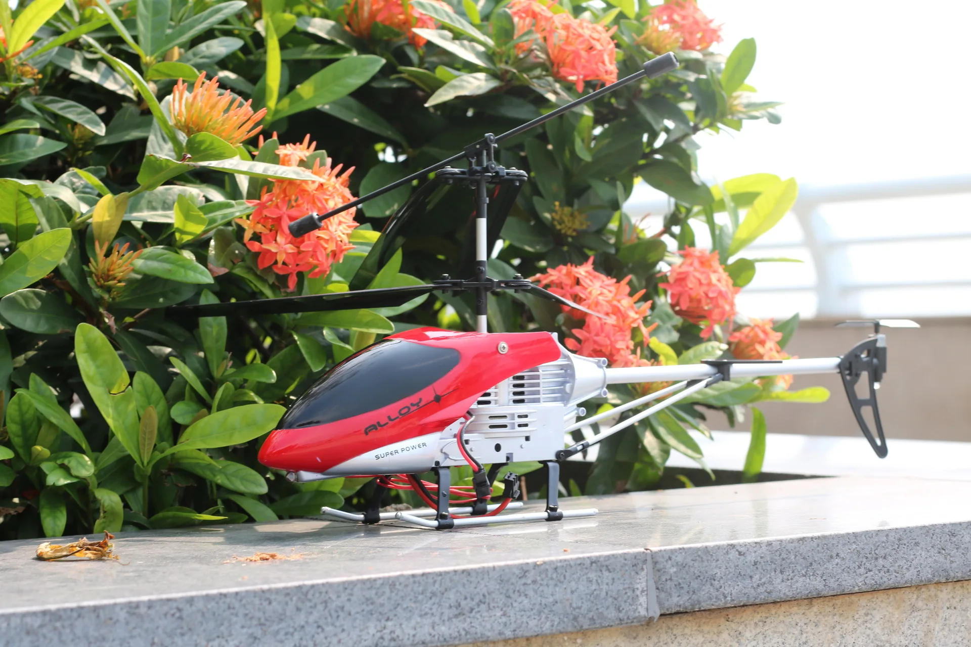 Remote Control Fly 227-593. 5-Channel 50 Cm Drop-resistant Electric Rechargeable Remote Control Helicopter
Remote Control Fly 227-593. 5-Channel 50 Cm Drop-resistant Electric Rechargeable Remote Control Helicopter