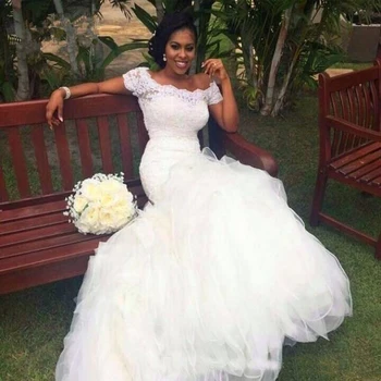 Romantic Western African Wedding Gowns Ruffles Fish Train Sexy Scoop Off Shoulder Vintage Lace Mermaid Wedding Dresses
Romantic Western African Wedding Gowns Ruffles Fish Train Sexy Scoop Off Shoulder Vintage Lace Mermaid Wedding Dresses