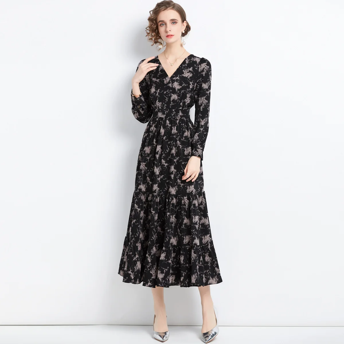 2022 Women's Fashion New V-Neck Long Sleeve Retro Dress Abstract Printed Long Skirt High Waist Dress
2022 Women's Fashion New V-Neck Long Sleeve Retro Dress Abstract Printed Long Skirt High Waist Dress