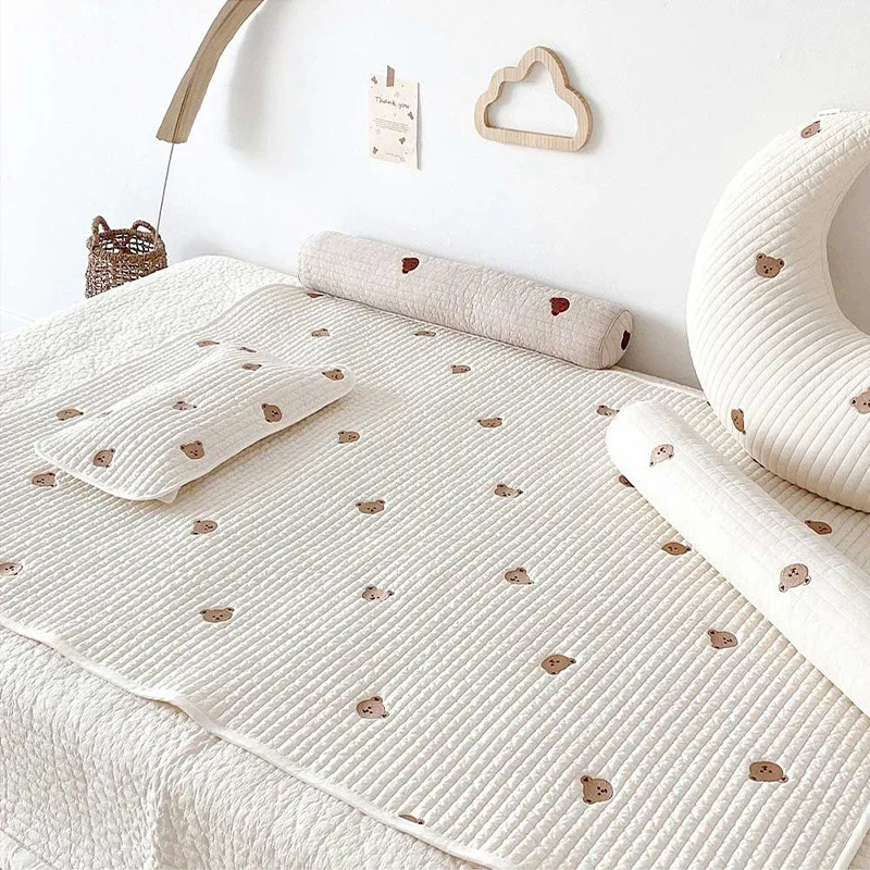 Baby Mattress Quilted Pure Cotton Soft Comfortable Simple Solid Color Embroidery Bear Cartoon Bed Sheet Four Season Children Bed
Baby Mattress Quilted Pure Cotton Soft Comfortable Simple Solid Color Embroidery Bear Cartoon Bed Sheet Four Season Children Bed