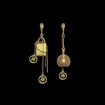 Foreign trade high quality V-letter hanging bag lock head Tassel Earrings women's foreign trade AB asymmetric Earrings
Foreign trade high quality V-letter hanging bag lock head Tassel Earrings women's foreign trade AB asymmetric Earrings