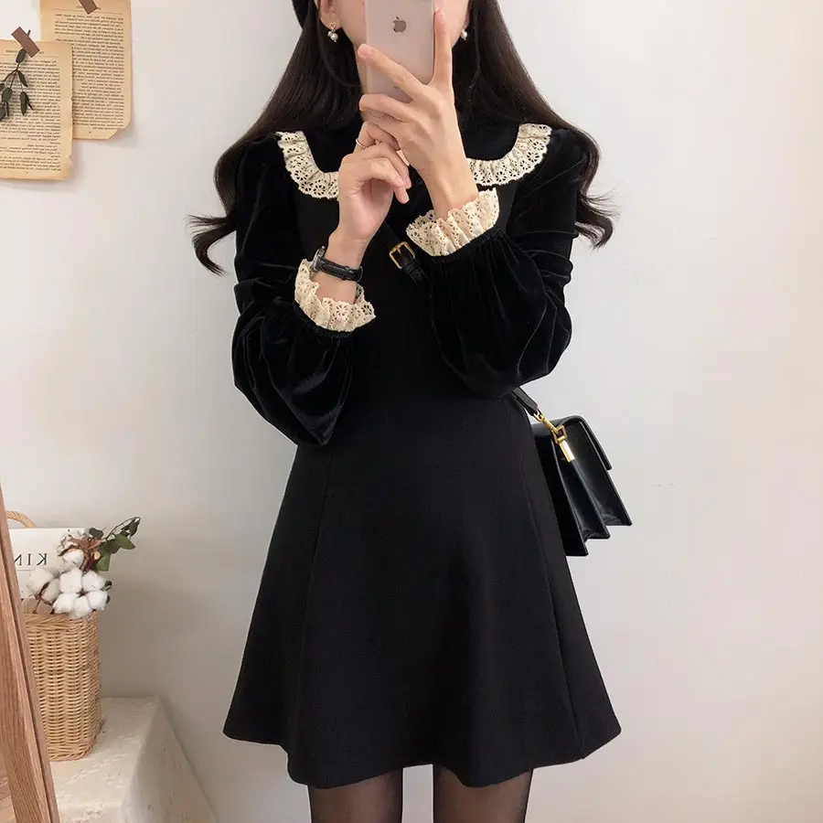 Korean Style Spring Vintage Stitching Lace Hook Flower Sweet Peter Pan Collar Long Sleeved Shirt Women Velvet Blouse Shirt
Korean Style Spring Vintage Stitching Lace Hook Flower Sweet Peter Pan Collar Long Sleeved Shirt Women Velvet Blouse Shirt