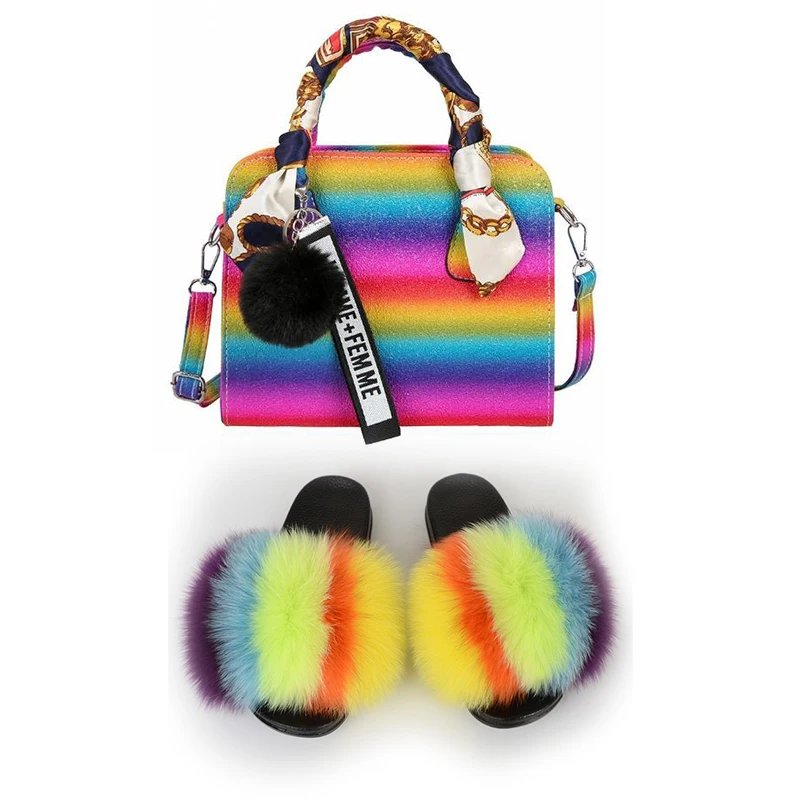 Фото Женская обувь Пушистые шлепанцы и сумочка Радужные сандалии с натуральным