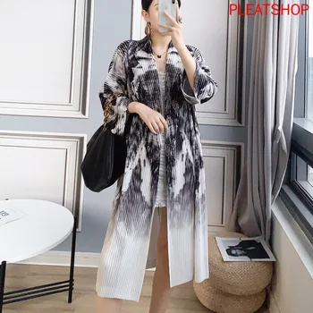 Miyake Fold Coat Trench Long Style ForMen and Womenn Loose Print Cardigan New Style for Autumn and Winter
Miyake Fold Coat Trench Long Style ForMen and Womenn Loose Print Cardigan New Style for Autumn and Winter