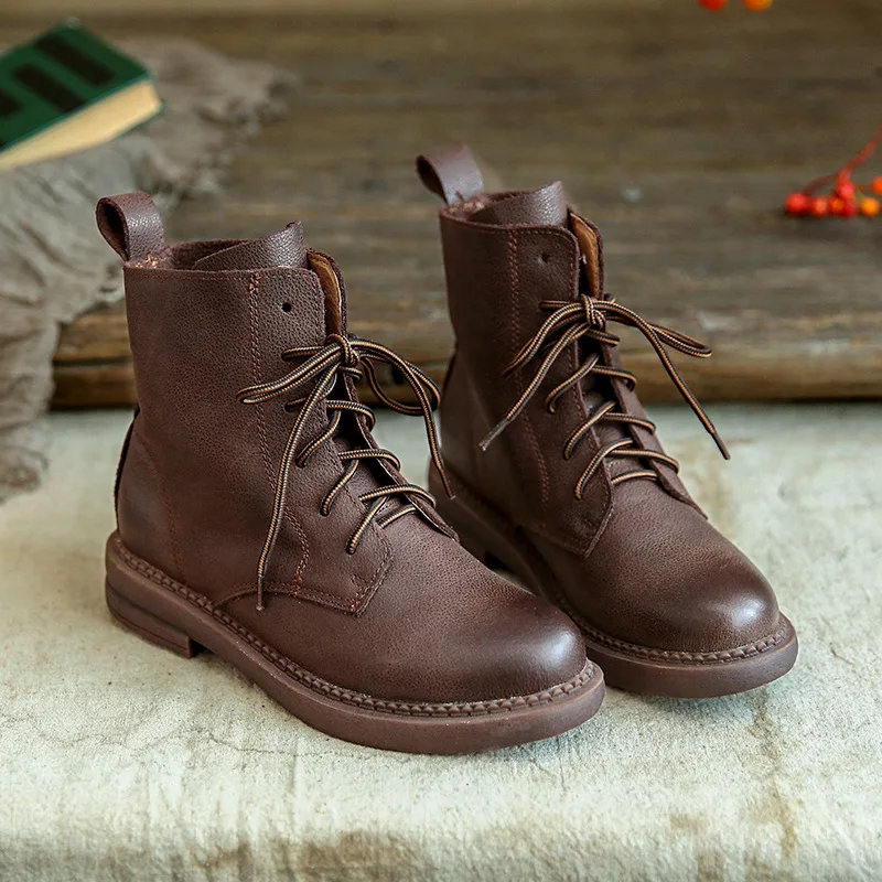 British retro leather short tube flat heel leather boots wipe color round head Martin boots autumn and winte 
British retro leather short tube flat heel leather boots wipe color round head Martin boots autumn and winte