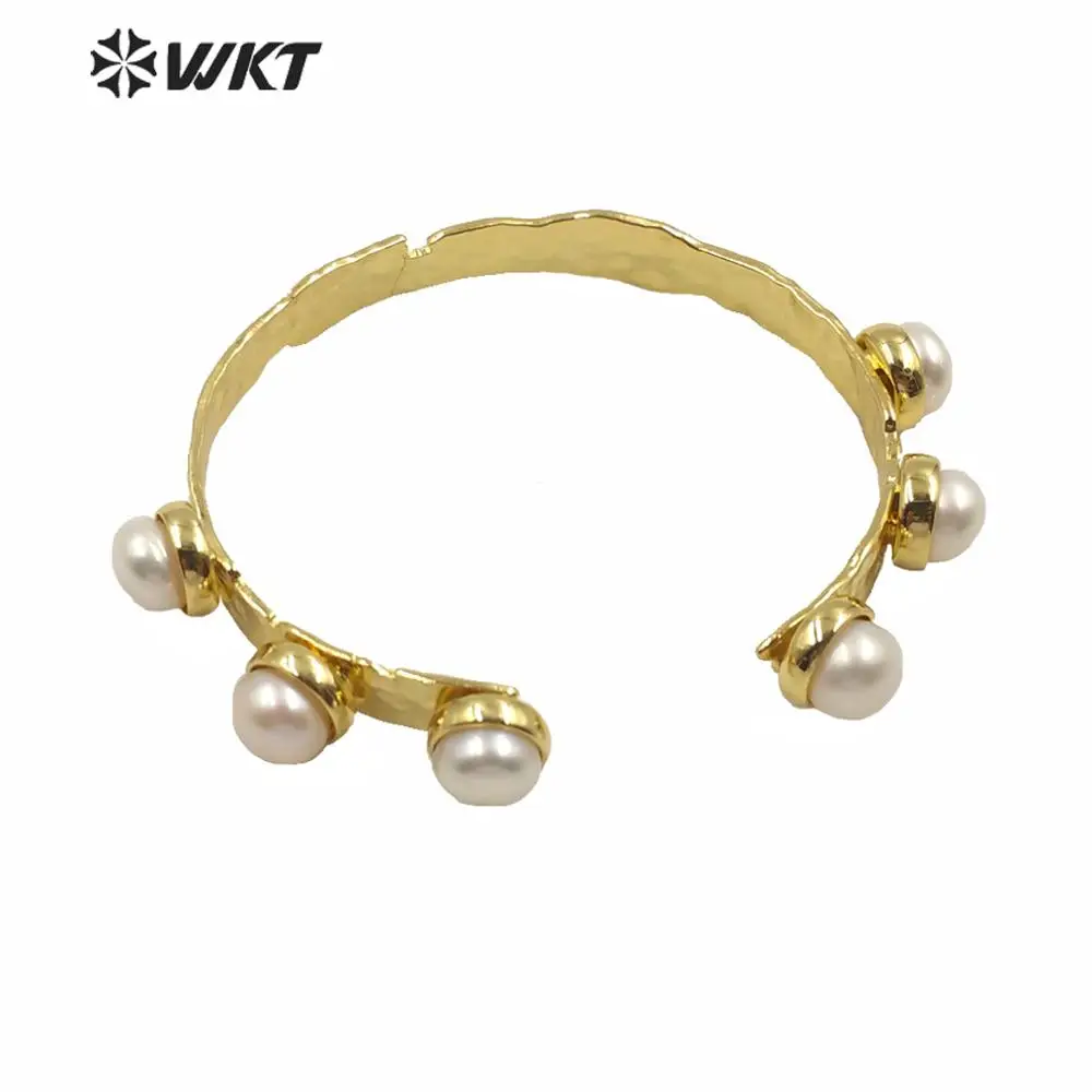 WT-MPB003 New Italy Designer Crown Shape Irregular Metal Pearl Bangle Women Fashion Tiny Gold Cuff Bracelet As Gift
WT-MPB003 New Italy Designer Crown Shape Irregular Metal Pearl Bangle Women Fashion Tiny Gold Cuff Bracelet As Gift