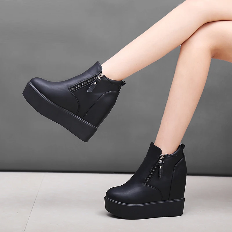 2019 winter new thick bottom increase short boots female wild plus velvet Martin boots
2019 winter new thick bottom increase short boots female wild plus velvet Martin boots