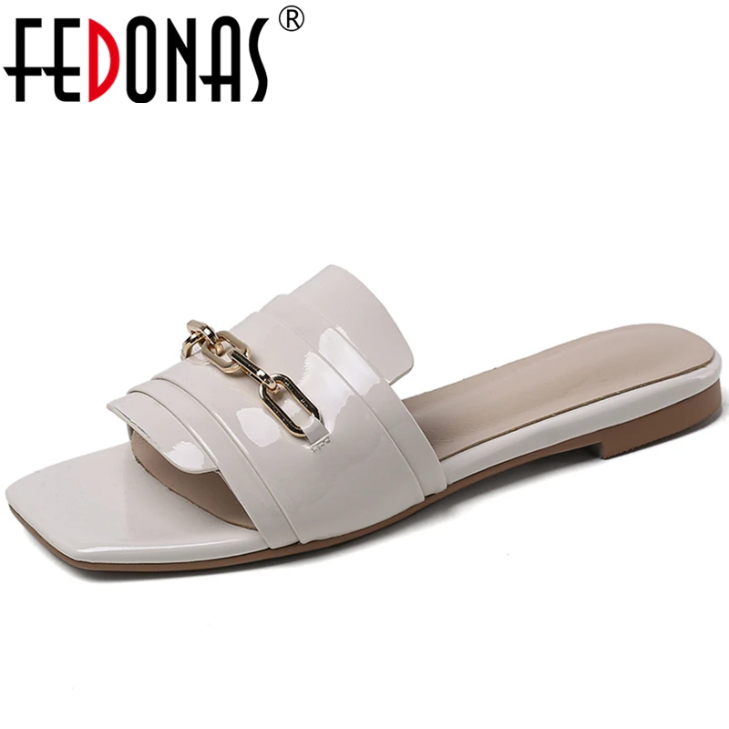 FEDONAS Euro Style Summer New Fashion Concise Women Patent Leather Sandals Flip Flop Solid Colors Metal Chain Casual Shoes Woman
FEDONAS Euro Style Summer New Fashion Concise Women Patent Leather Sandals Flip Flop Solid Colors Metal Chain Casual Shoes Woman