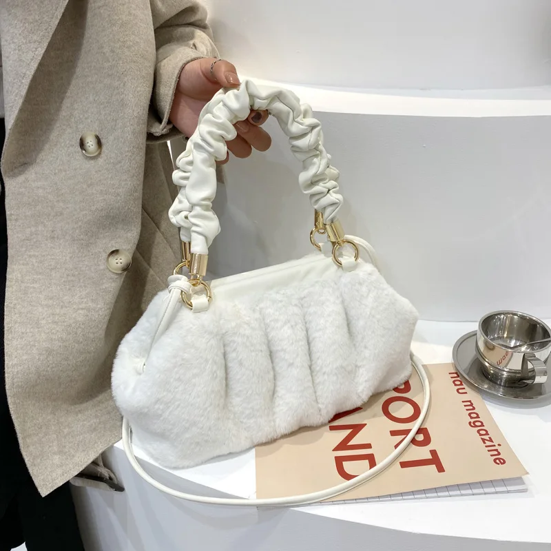 Luxury Plush Small Shoulder Cloud Bag for Women Warm Simple Dumpling Bag Ladies Trend Mini Crossbody Bag Portable Female Handbag
Luxury Plush Small Shoulder Cloud Bag for Women Warm Simple Dumpling Bag Ladies Trend Mini Crossbody Bag Portable Female Handbag