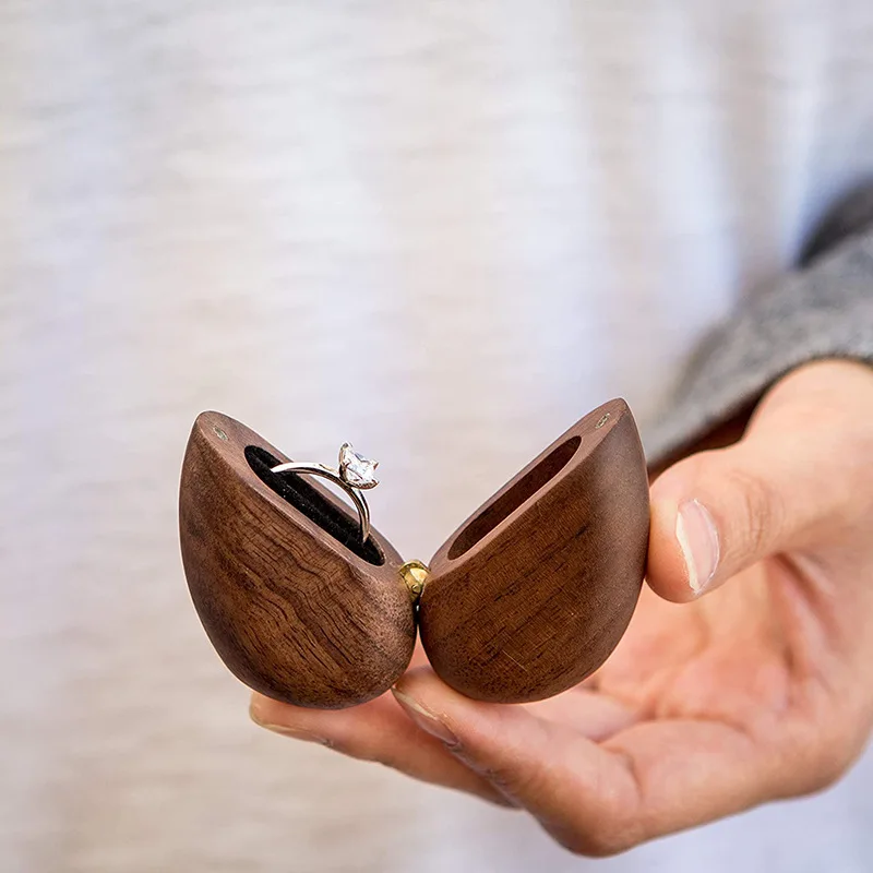 Black Walnut Ring Box Creative Heart Shape Propose Solid Color Classical Magnetic Closure Hand Grinding Jewelry Storage Case
Black Walnut Ring Box Creative Heart Shape Propose Solid Color Classical Magnetic Closure Hand Grinding Jewelry Storage Case