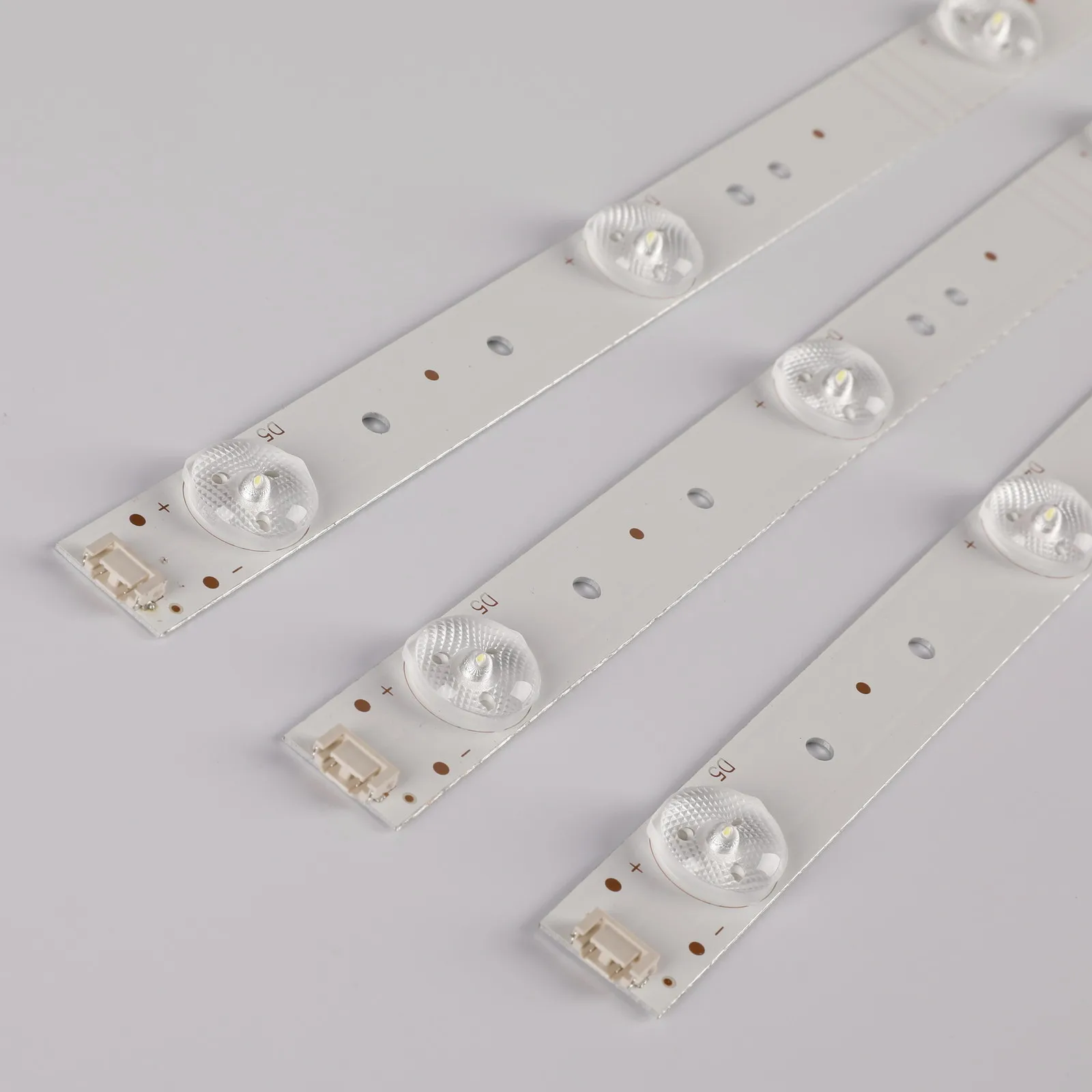 TV Lamp LED Backlight Strips For Telefunken TF-LED43S27T2 Bar line Kit LED Band Array 5800-W43001-5P00 VER02.00 5800-W43001-3P00
TV Lamp LED Backlight Strips For Telefunken TF-LED43S27T2 Bar line Kit LED Band Array 5800-W43001-5P00 VER02.00 5800-W43001-3P00